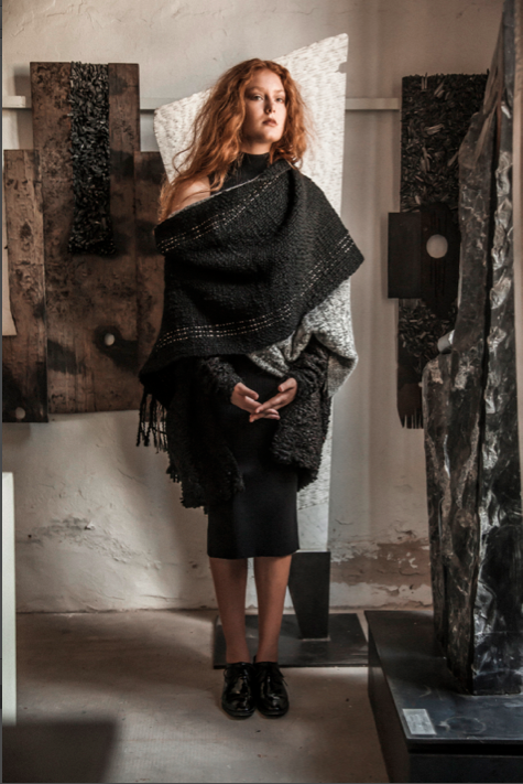 Revista Viva de Diario Clarin I Long scarf in loom black cottons ribbons 