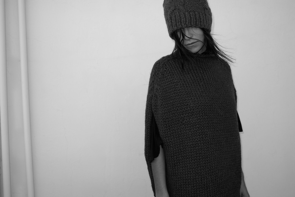 Liwen poncho and sheik hat, Maydi, wool, natural fibers, knitwear, handmade, buenos aires, contemporary design, timeless garments, tejidos, lanas